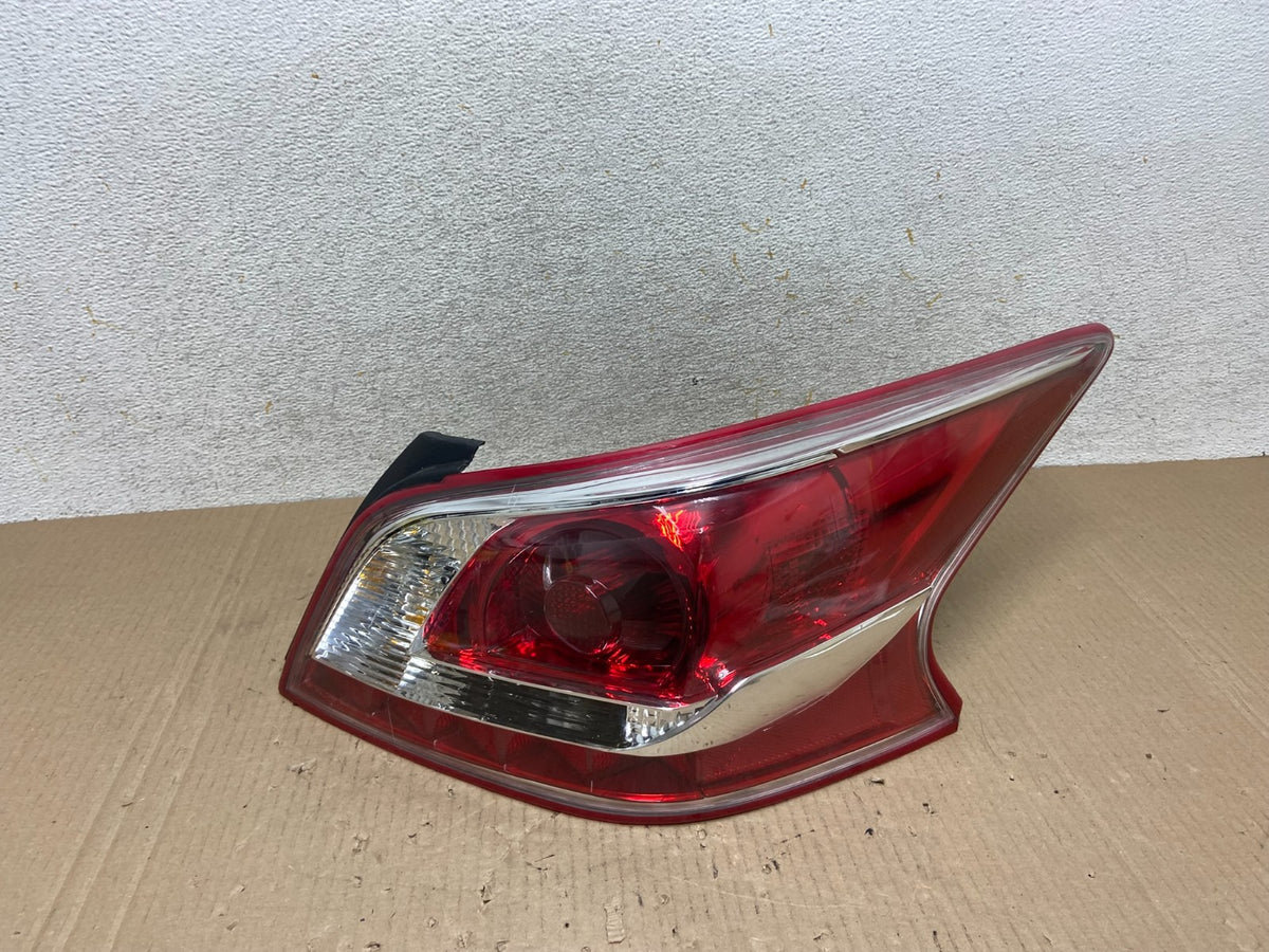 2013 2014 2015 Nissan Altima Right Passenger RH Side Tail Light AI9595 LK0