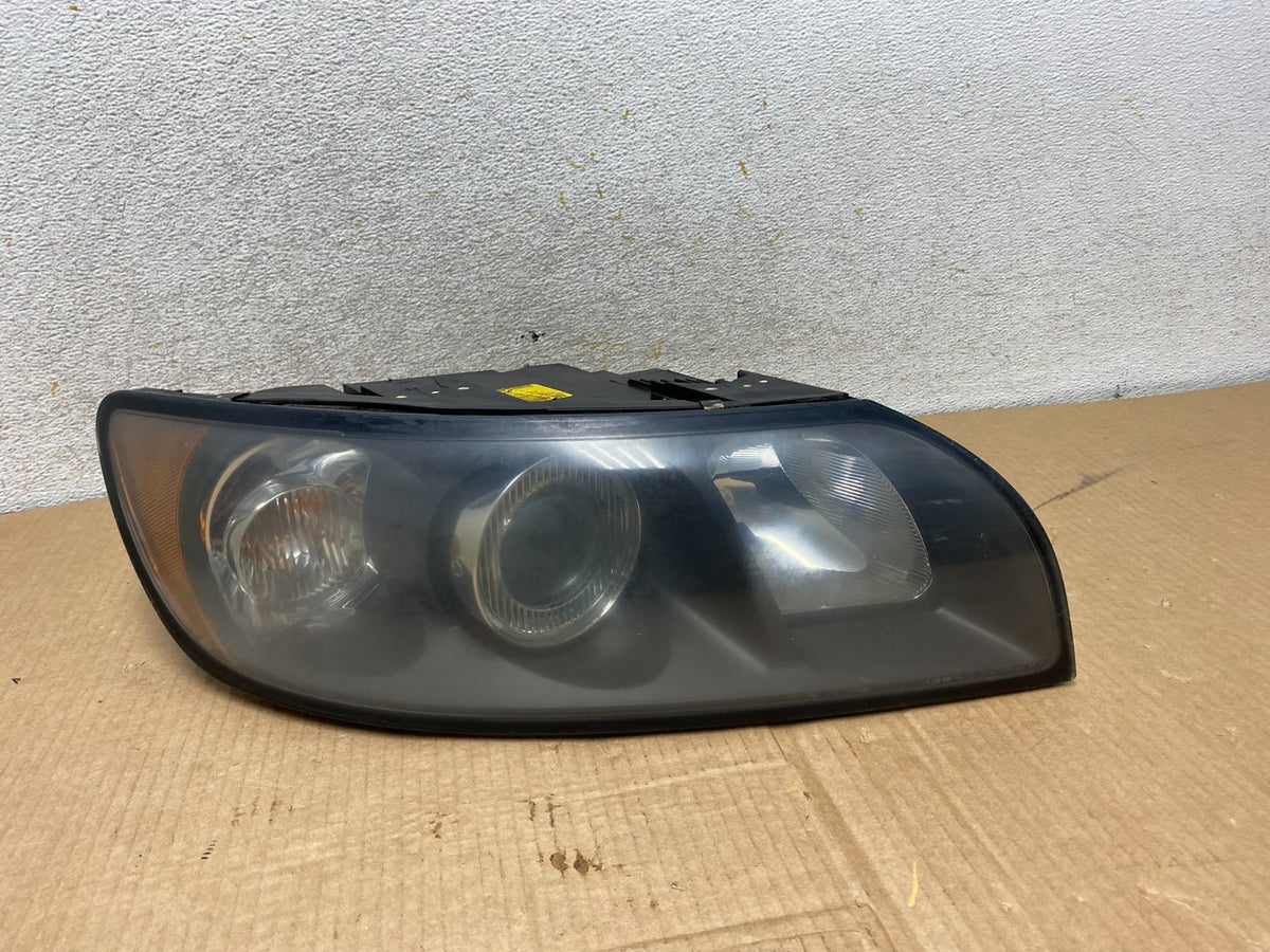 2004 to 2007 Volvo S40 Right Passenger Side Headlight AI6923 DW0