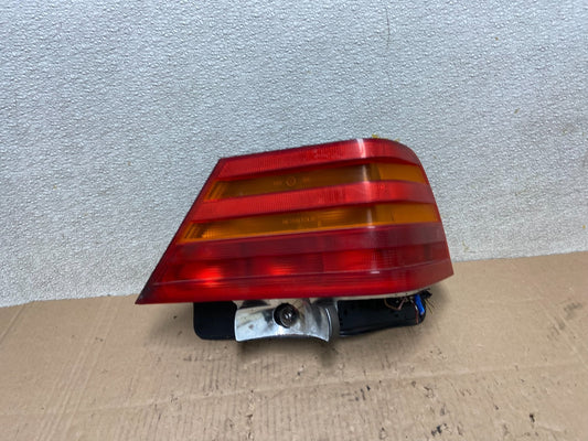 1992-1994 Mercedes W140 S600SEL S600 Right Passenger RH Tail light OEM Y0148 DG0