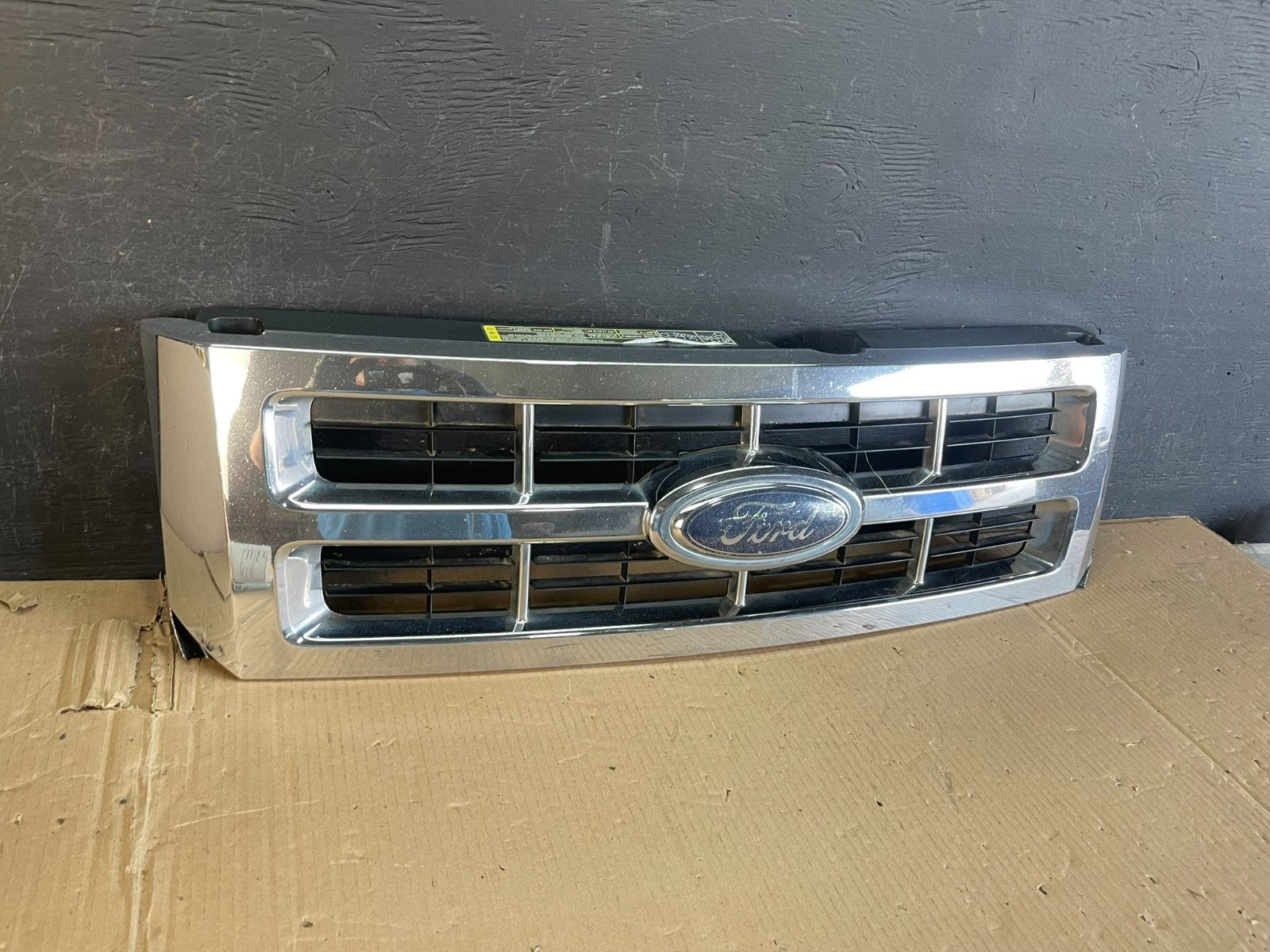 2008 to 2012 Ford Escape Front Upper Grill Grille AE3647 DG1