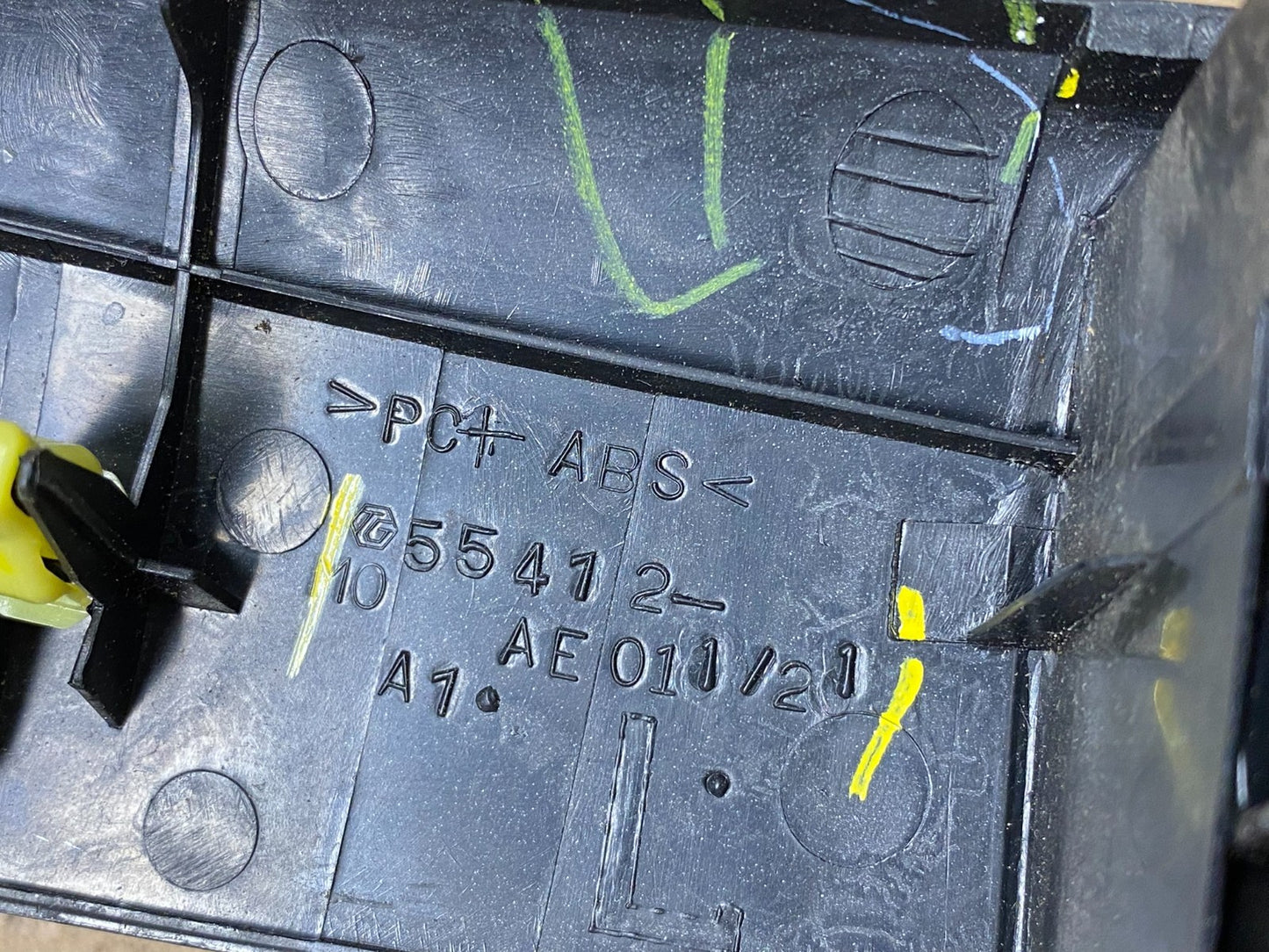 2004 to 2010 Toyota Sienna Left Side Climate Switches Bezel Trim T4910 DG4