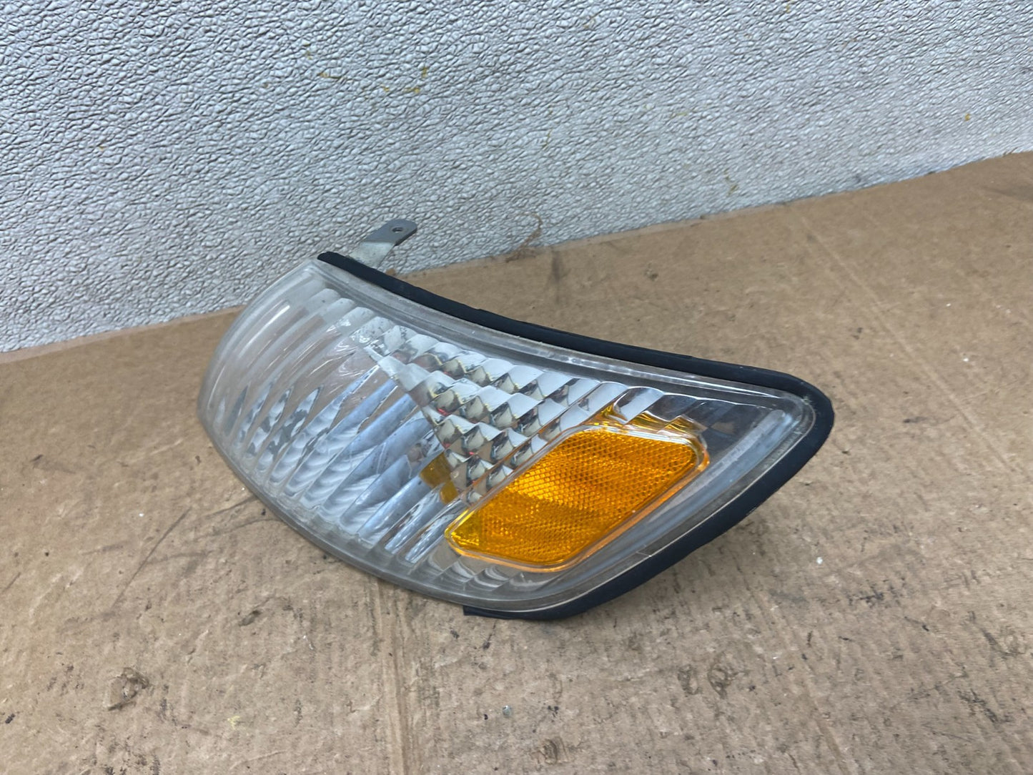 2000 to 2001 Lexus ES300 Left Driver LH Side Turn Signal OEM AA3423 DG1