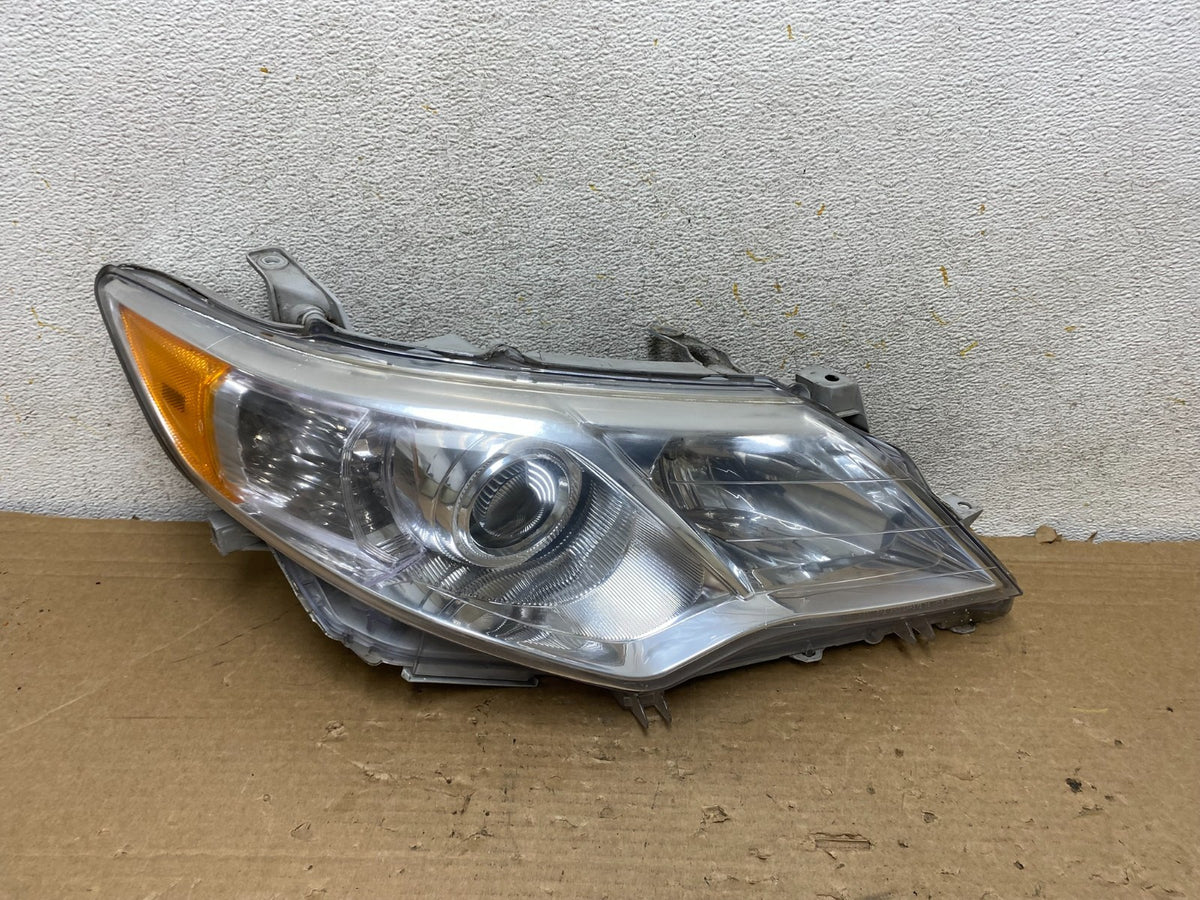 2012 2013 2014 Toyota Camry Right Passenger RH Halogen Headlight AH8998 DW0