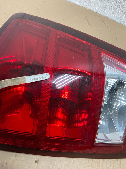 2005 - 2006 Jeep Grand Cherokee Right Passenger Rh Side Tail Light AF3083 LK3
