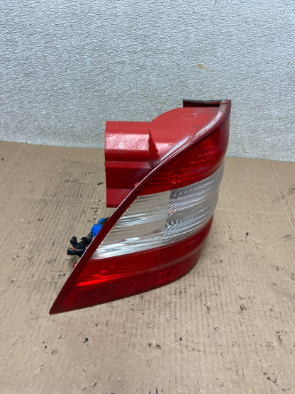 2002-2005 Mercedes ML350 ML-Class Left Driver Lh Side Tail Light OEM Y0131 DW2