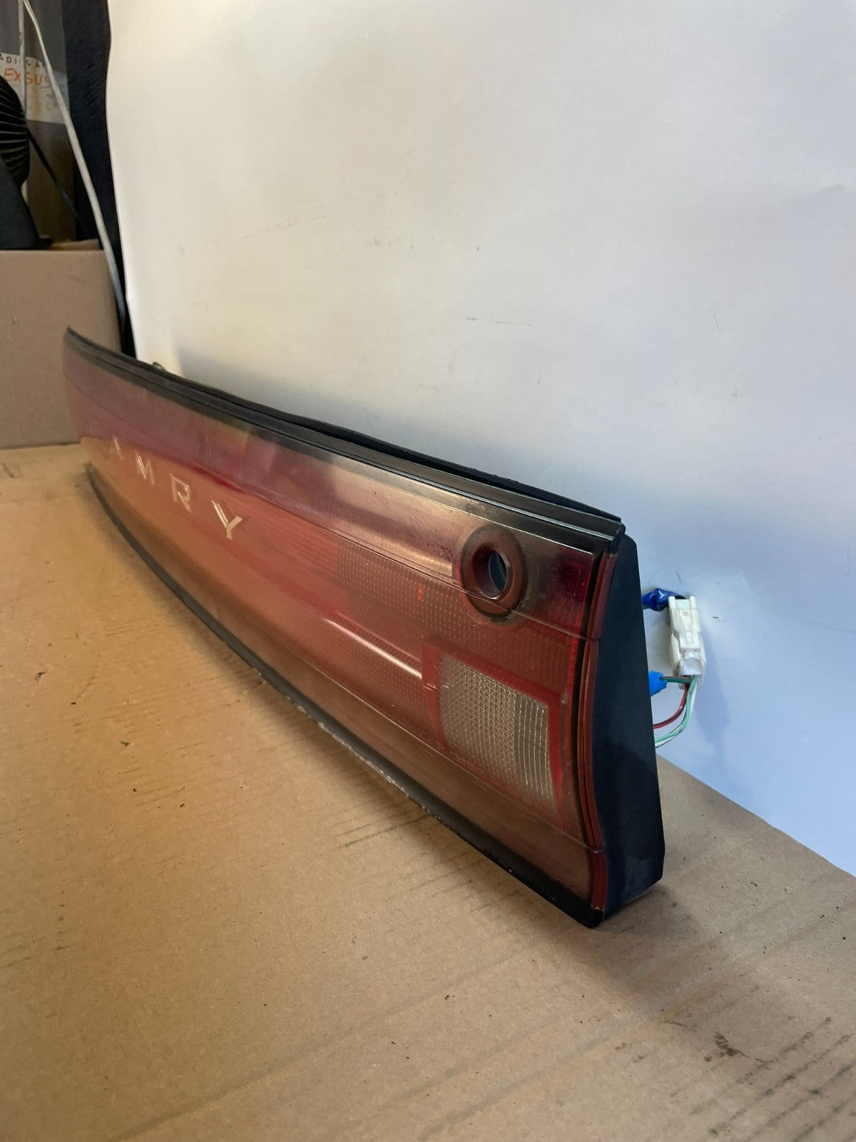 1992 1993 1994 Toyota Camry Center Trunk Rear Tail Light AH0485 DG1