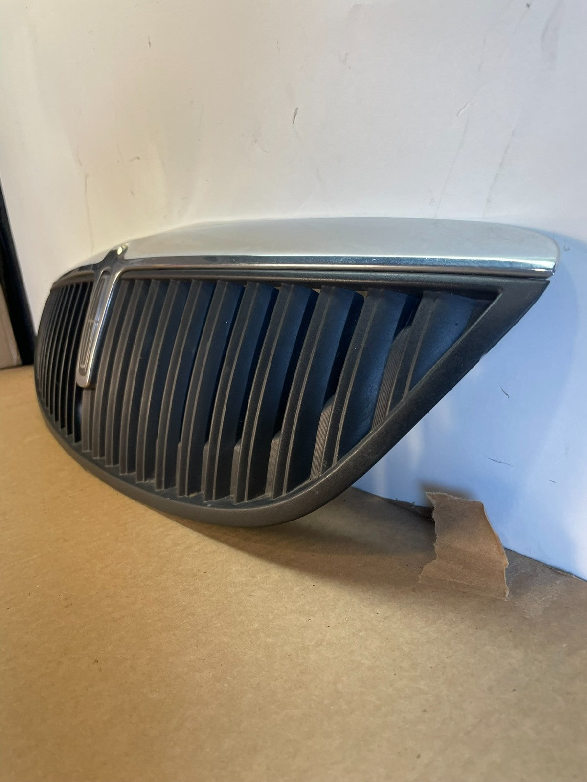 2000 to 2002 Lincoln LS Front Hood Bumper Grill Grille W/Emblem AG3082 DG1