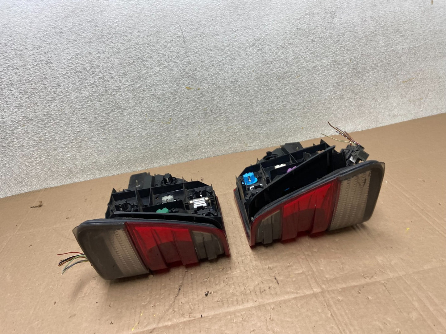 1998 to 1999 Mercedes-Benz W140 Left Driver LH Side Tail lights OEM Y2701 DW10