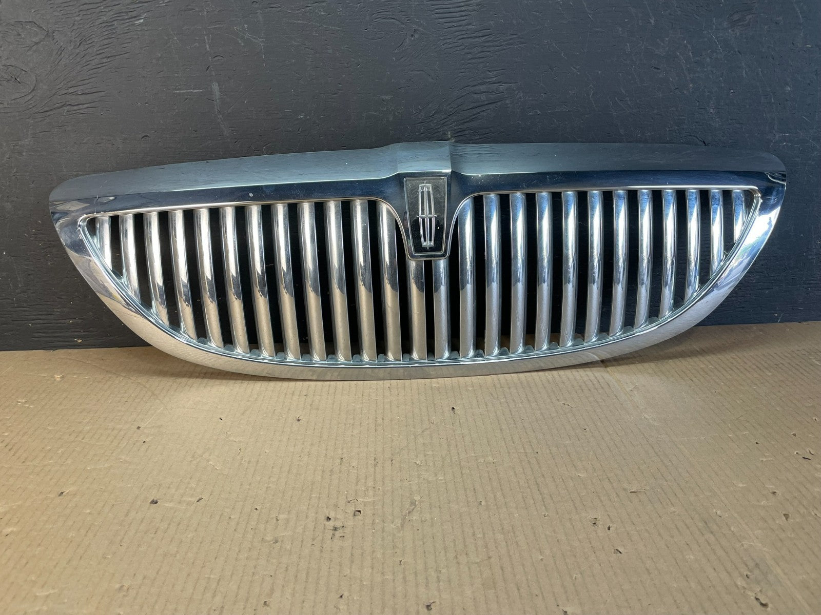 2003 to 2011 Lincoln Town Car Front Upper Grille Grill Chrome W/Emblem AE3767 DG0