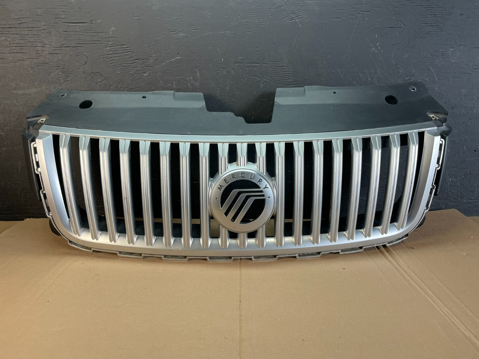 2008 to 2009 Mercury Sable Front Upper Grill Grille AD83050