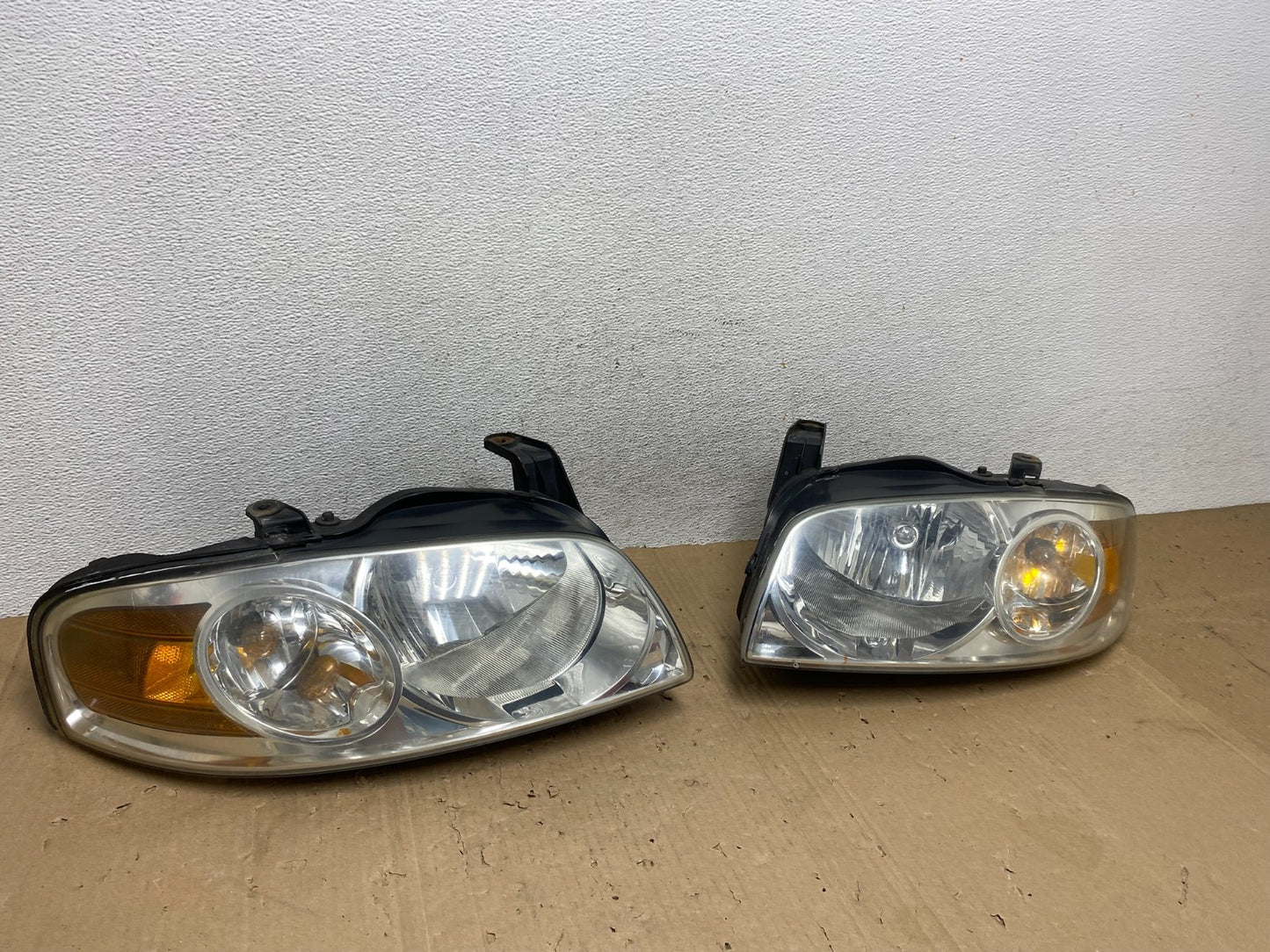 2004 - 2006 Nissan Sentra Halogen Left+Right Headlights AE9226 DW2