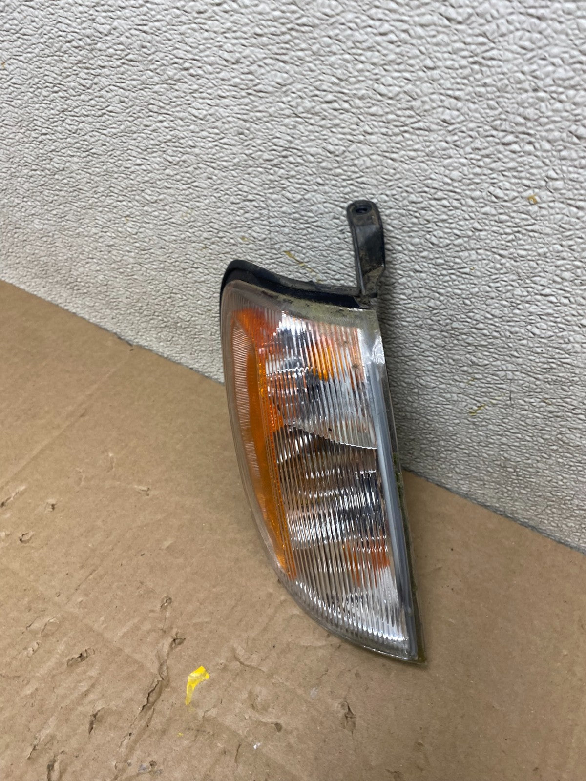 2000-2001 Nissan Xterra Right Passenger Turn Signal Headlight Light T5695 DW1