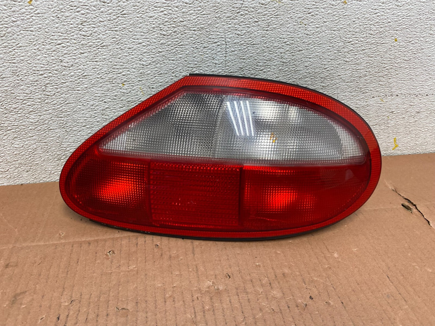 1996 to 2000 Jaguar XK8 XKR Right Passenger RH Side Tail Light L9788 DG0