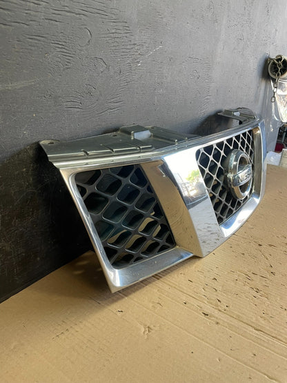 2005 2006 2007 Nissan Pathfinder Chrome Front Upper Grill Grille AE0759 DG2
