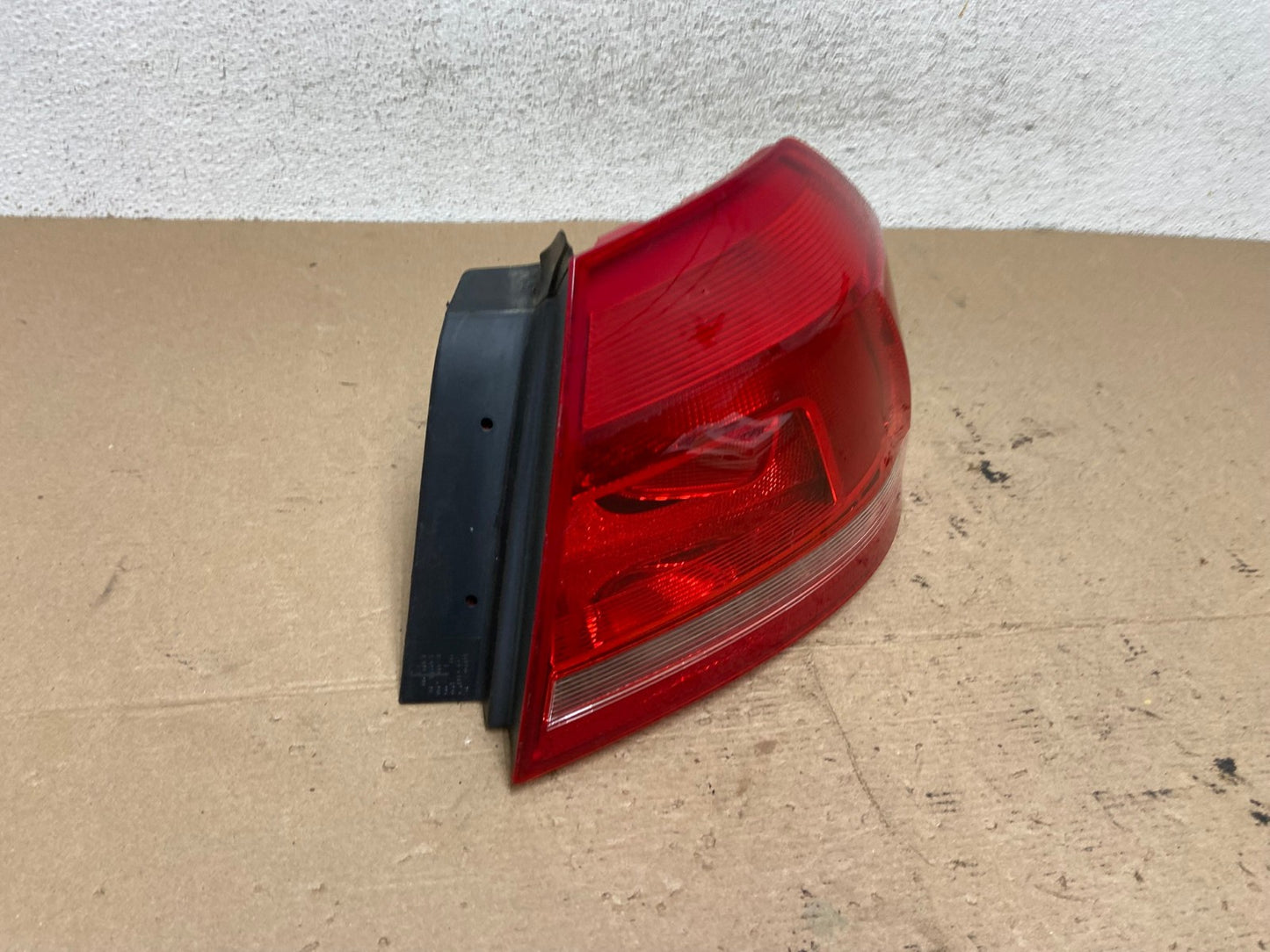 2012 to 2015 Volkswagen Passat Right Passenger Rh Side Tail light AF4989 LK2