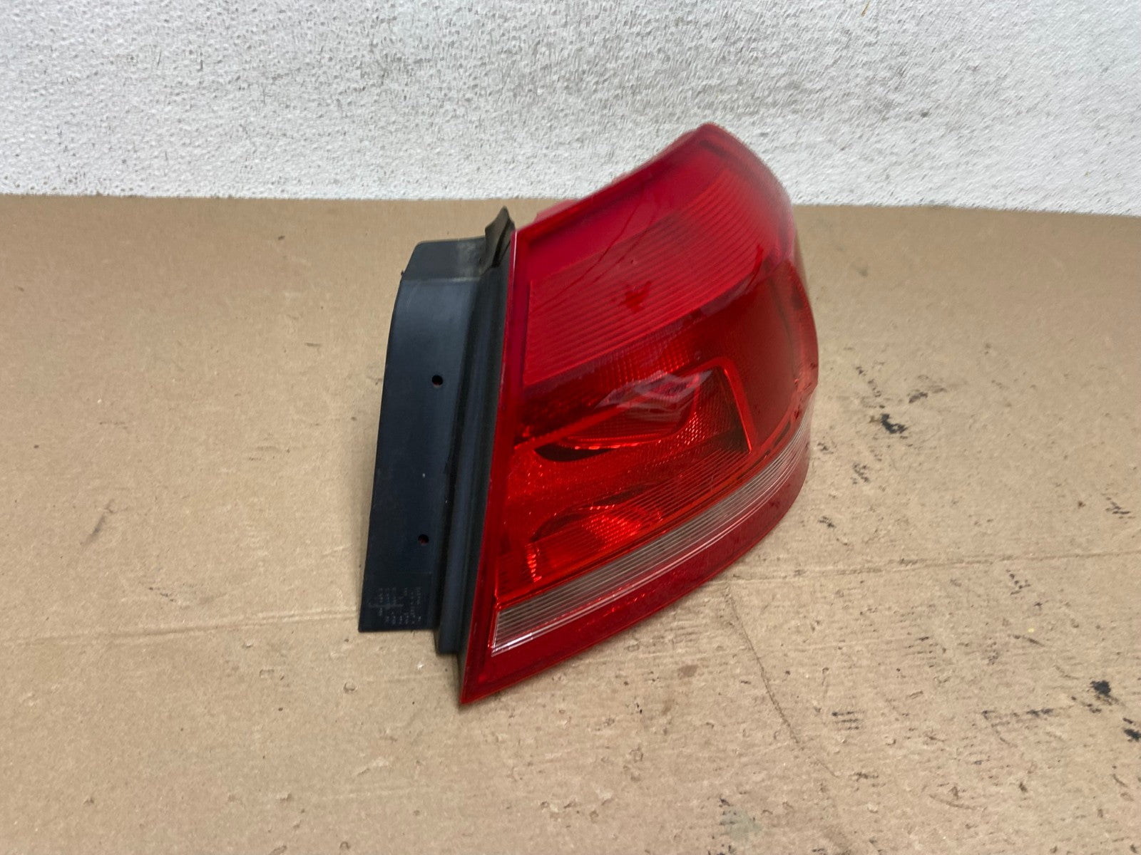 2012 to 2015 Volkswagen Passat Right Passenger Rh Side Tail light AF4989 LK2