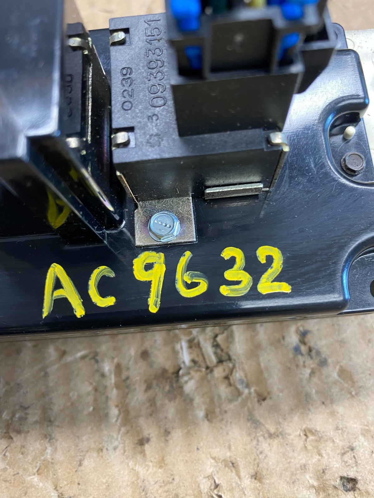 2000 to 2003 Chevrolet Impala Center Climate Control A/C Heater AC9632 DG5