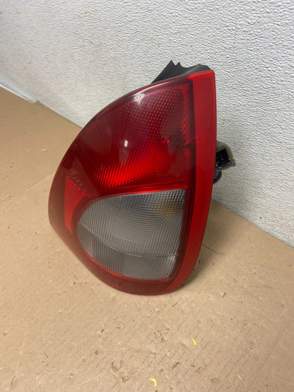 2000 to 2002 Daewoo Nubira Station Wagon Right Side Tail Light OEM E3201