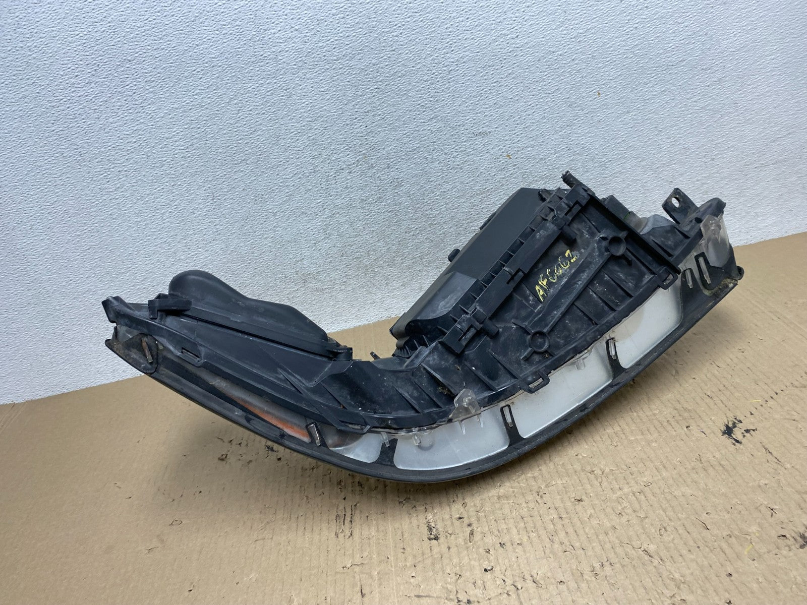 2005 to 2011 Lincoln Town Car Left Driver LH Side Headlight AF6062 DW7