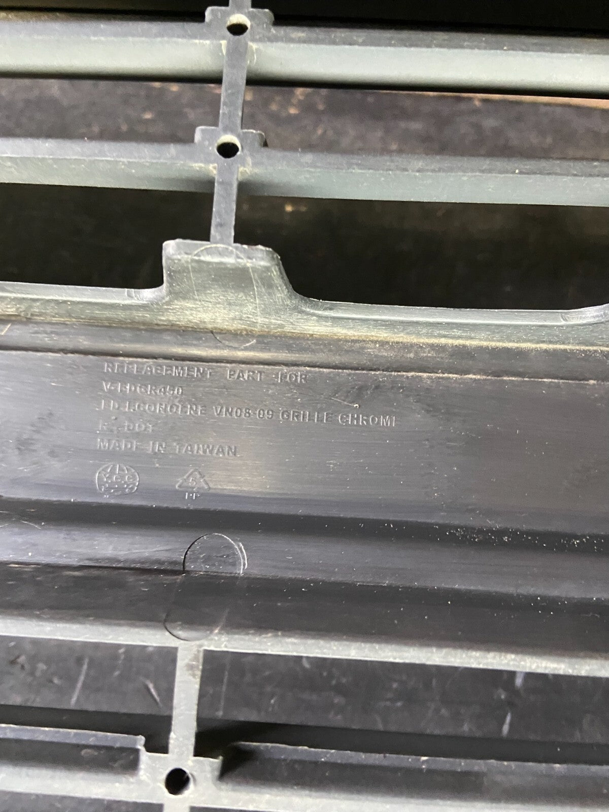 2008 to 2014 Ford Econoline E150 E250 Front Upper Chrome Grill Grille J720312