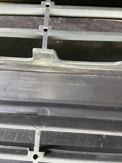 2008 to 2014 Ford Econoline E150 E250 Front Upper Chrome Grill Grille J720312
