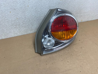 2002 2003 Nissan Maxima Right Passenger RH Side Tail Light M0385 DW2