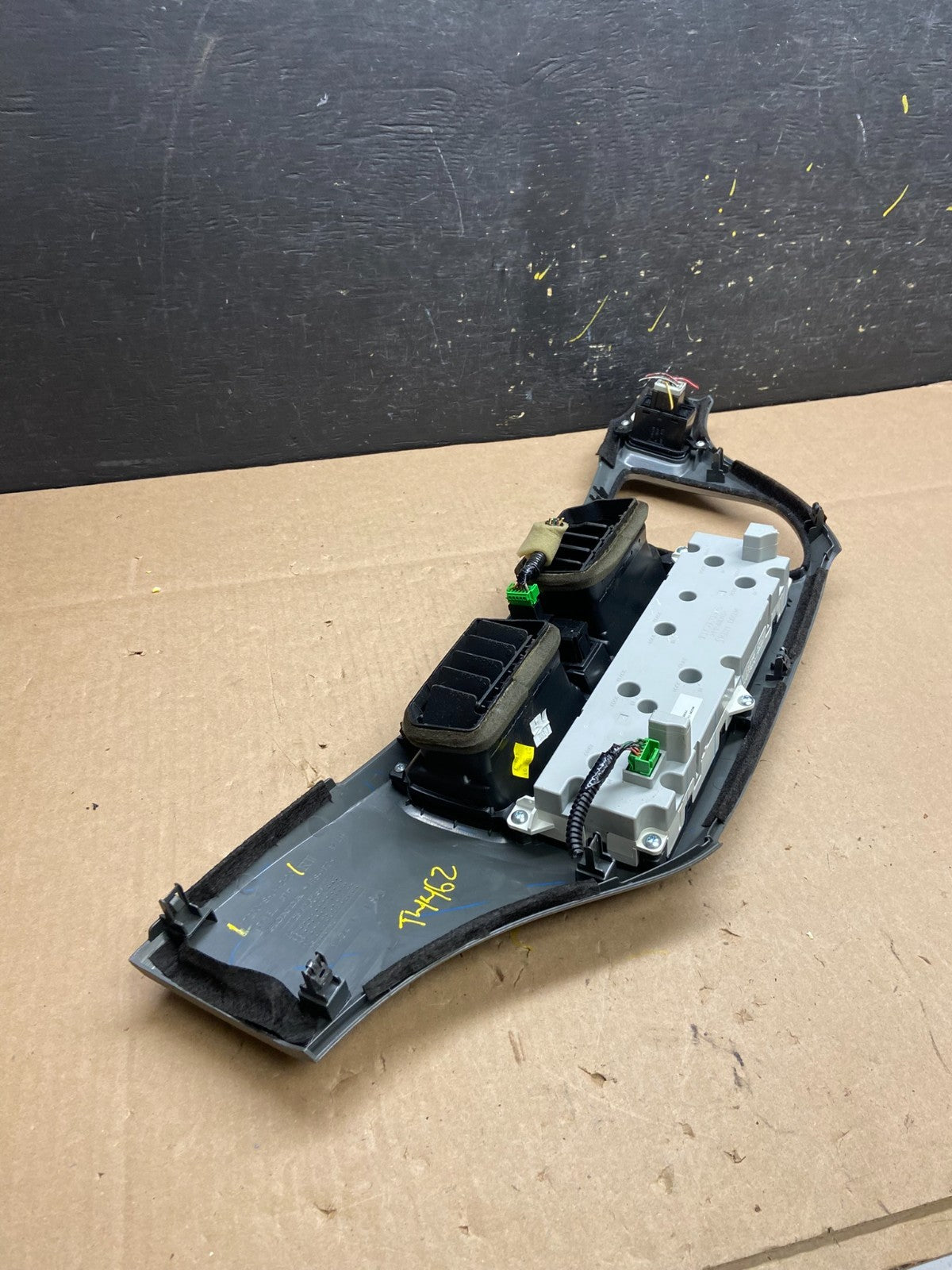 2005 to 2010 Honda Odyssey Radio Climate Control Dash Trim Bezel t4462 DG3