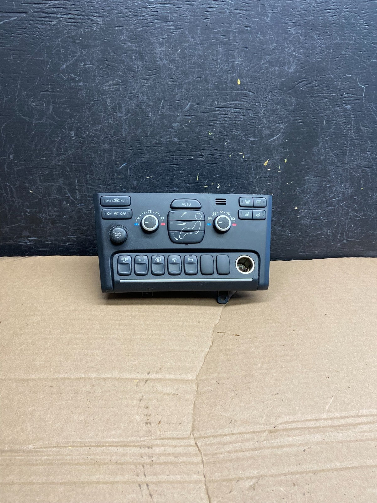 2003-2013 Volvo XC90 Center A/C Climate Control Radio Panel Bezel AF1832 DG0