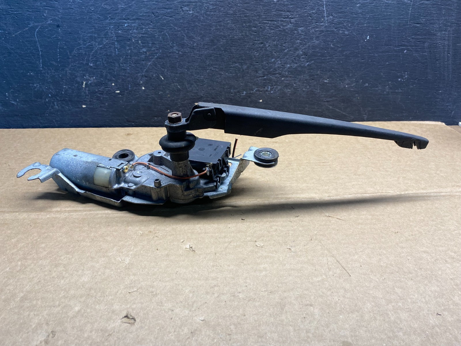 2004 to 2010 BMW X3 E83 Rear Windshield Wiper Motor AF5341 DG4