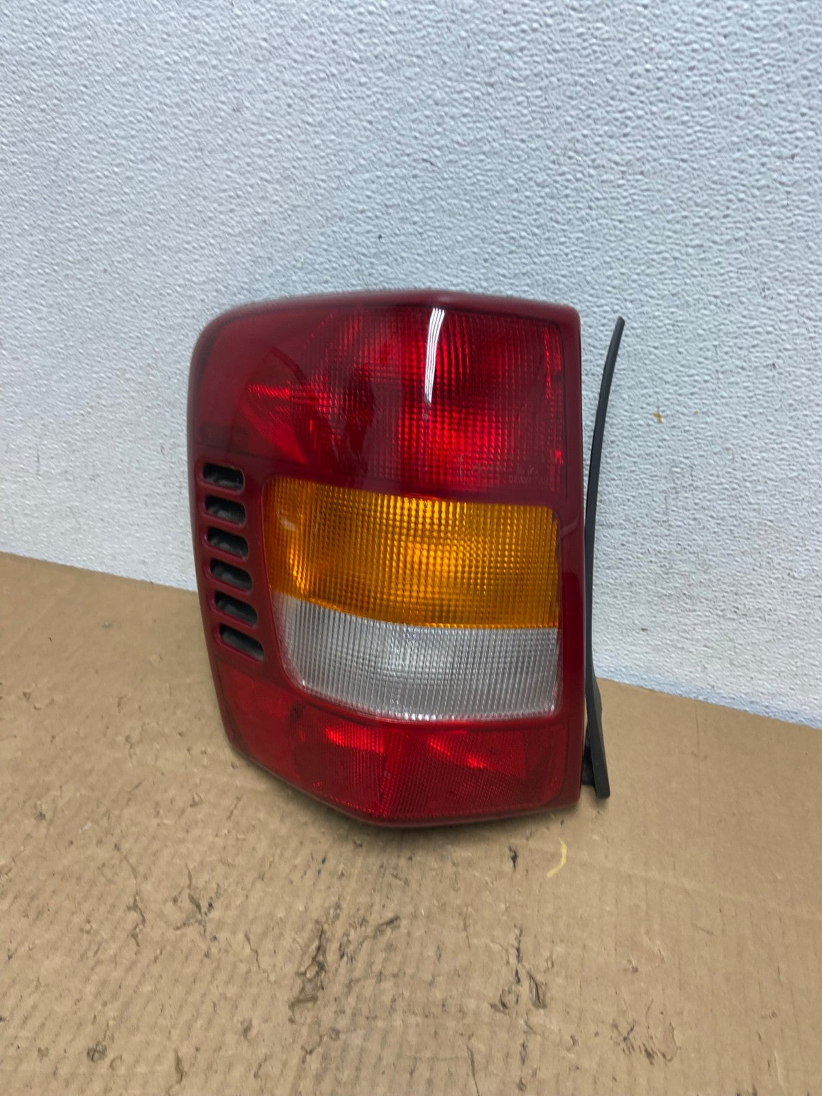 1999 - 2004 Jeep Grand Cherokee WJ Left Driver Lh Tail Light DEPO AD2385 LK0