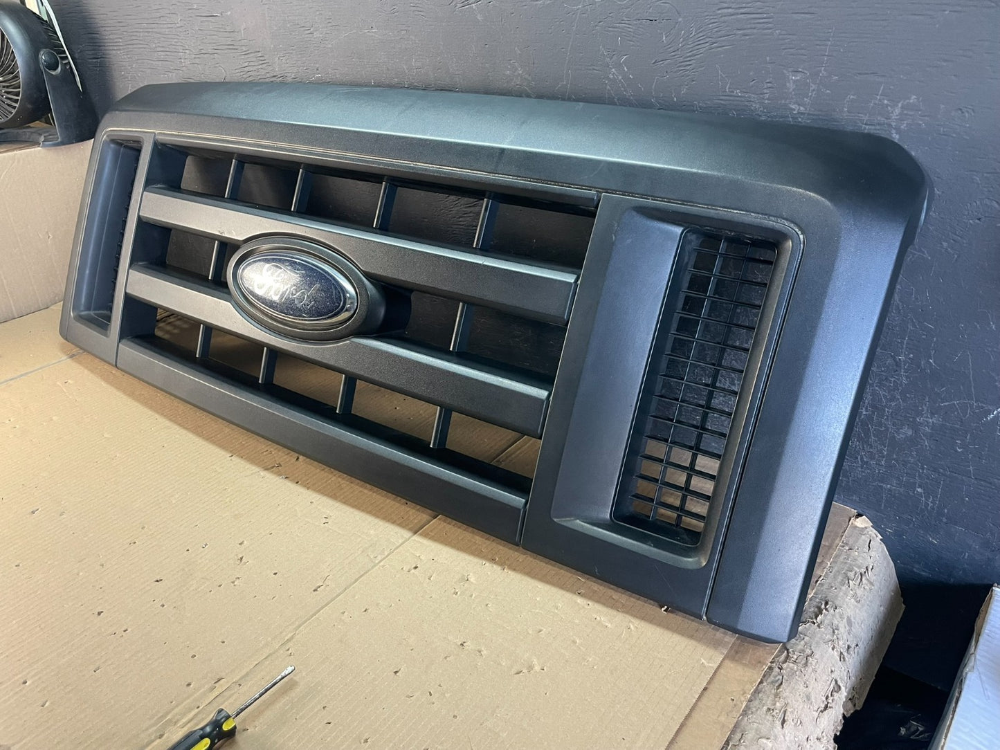 2008 to 2014 Ford Econoline E150 E250 Front Upper Chrome Grill Grille ae3599 DG1