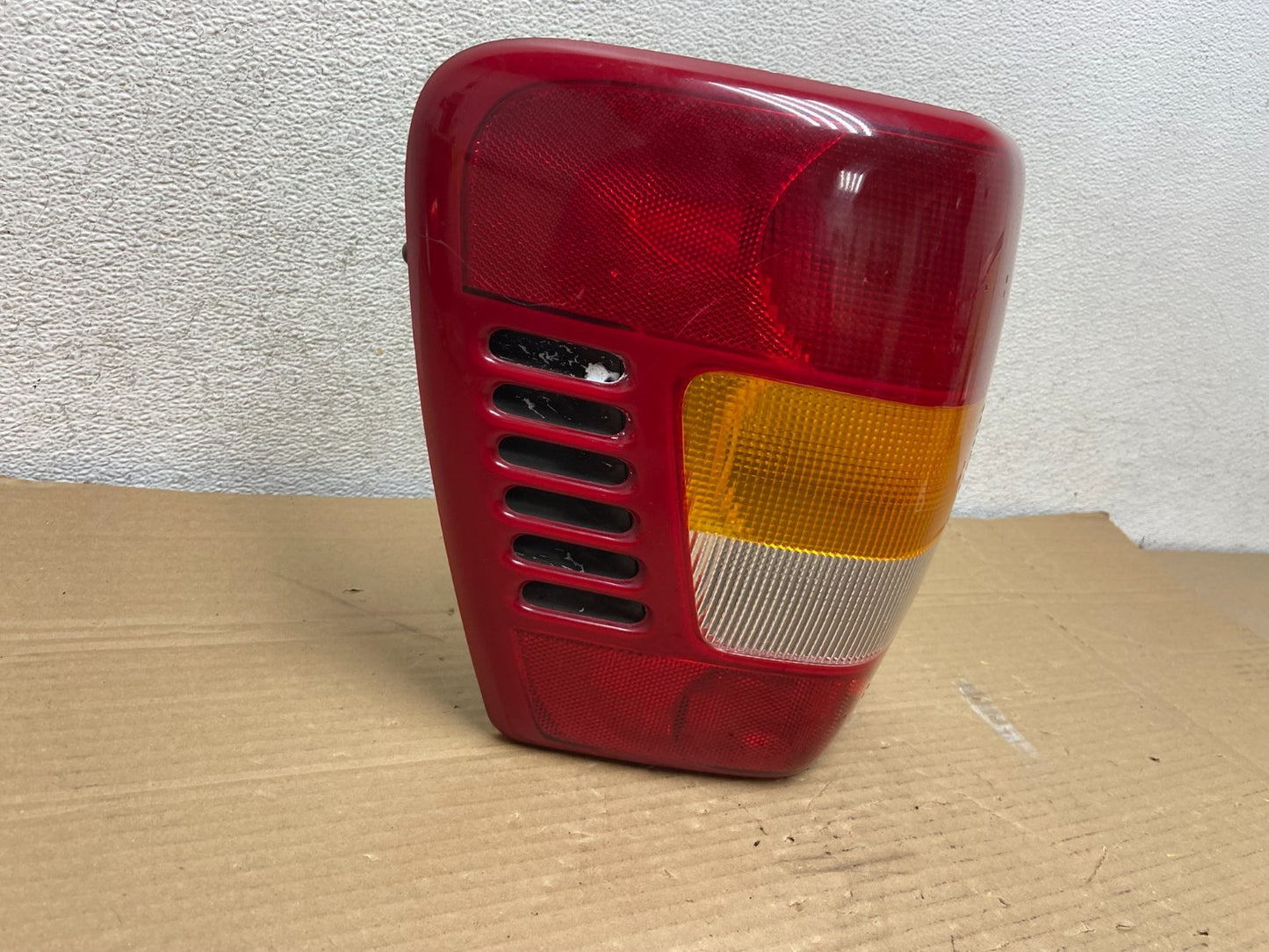 1999 - 2004 Jeep Grand Cherokee WJ Left Driver Lh Tail Light AG8966 DW1