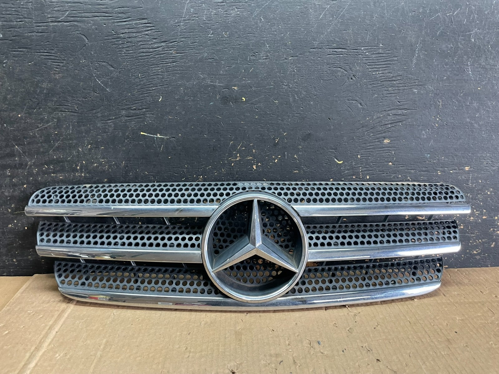 1998 to 2005 Mercedes-Benz ML320 Front Upper Grille Grill OEM ab3218 DG0