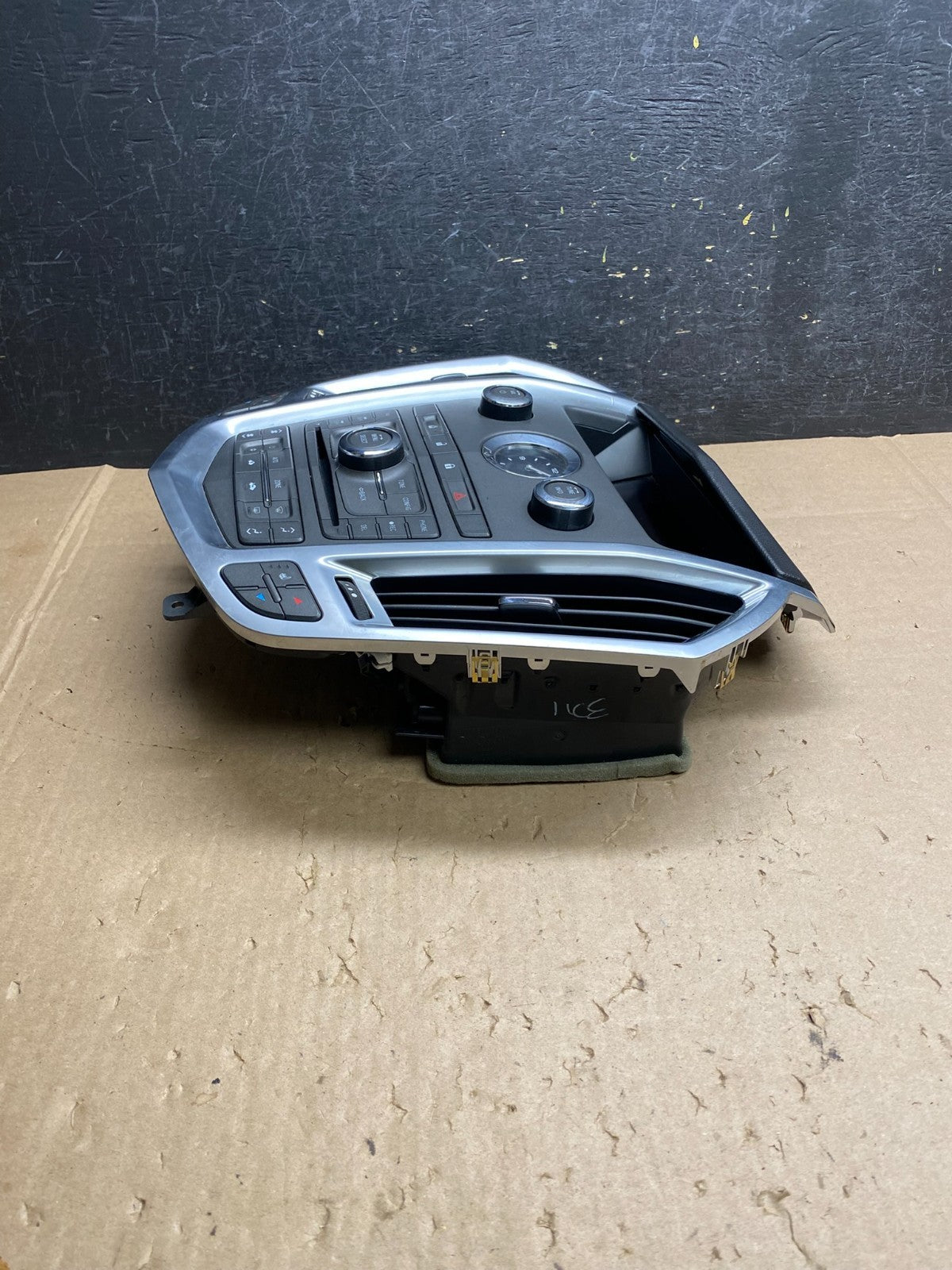 2010-2012 Cadillac SRX A/C Heater Radio Climate Control Panel Bezel OE AI6446 DW2