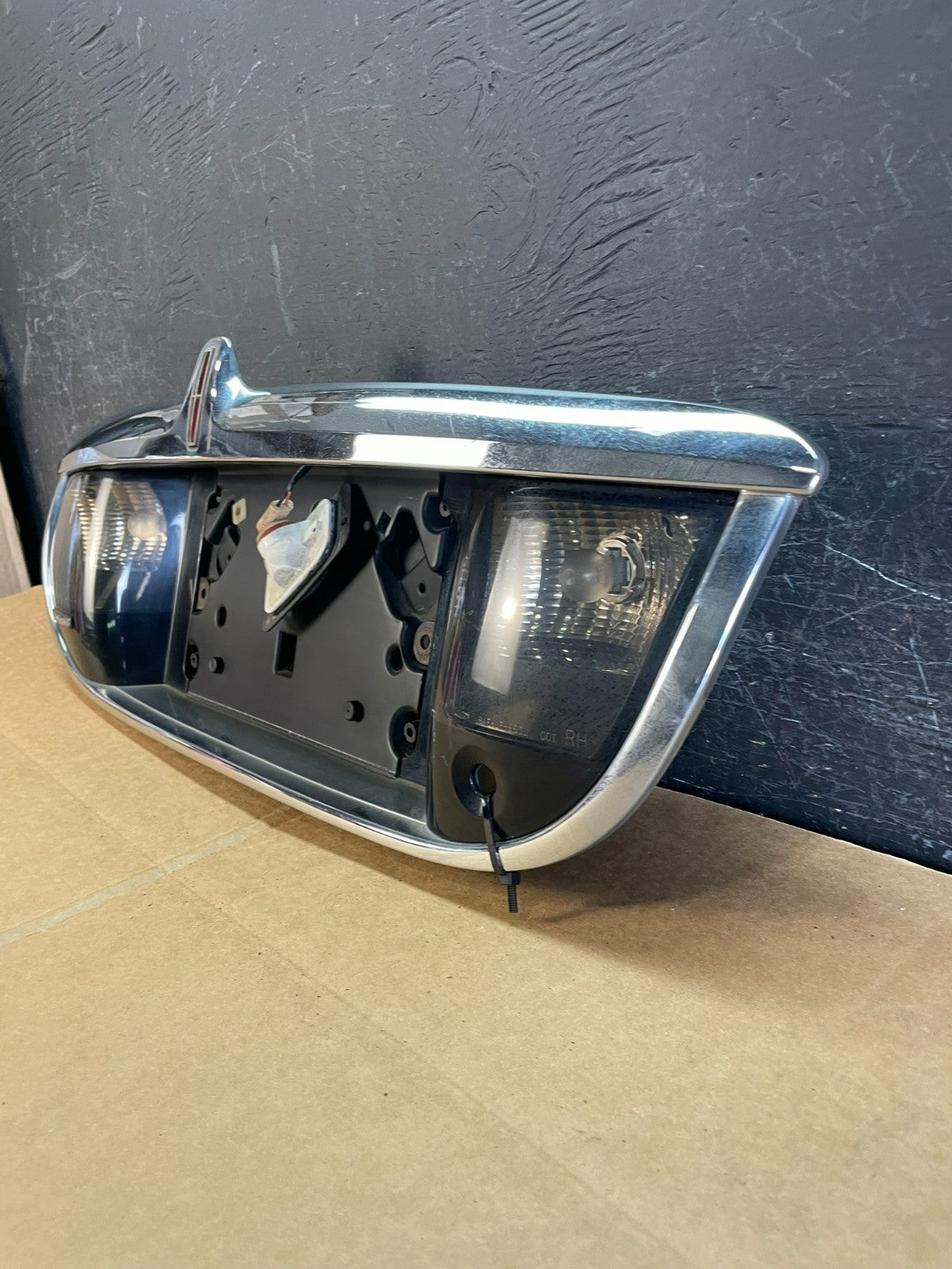 1999-2002 Lincoln Continental License Plate Panel Backup Lights Trim ae0787 DG1