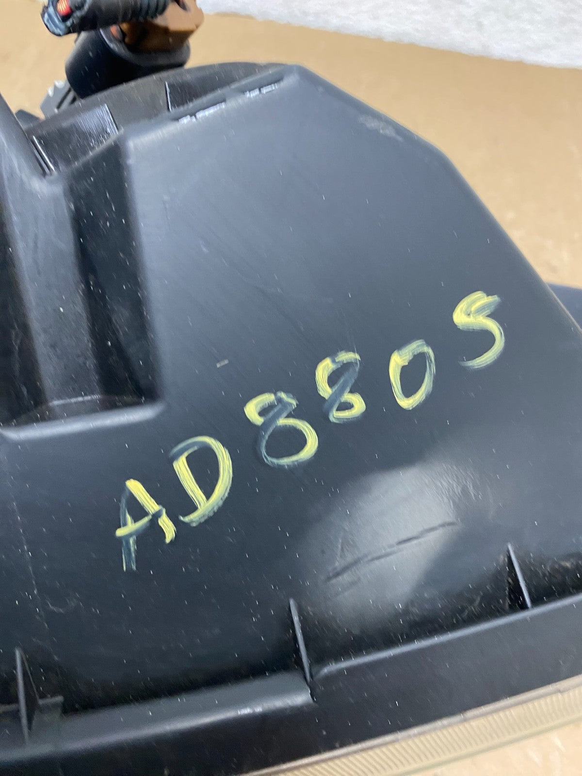 2004-2005 Toyota Sienna Left Driver LH Side Halogen Headlight AD8805 DW9
