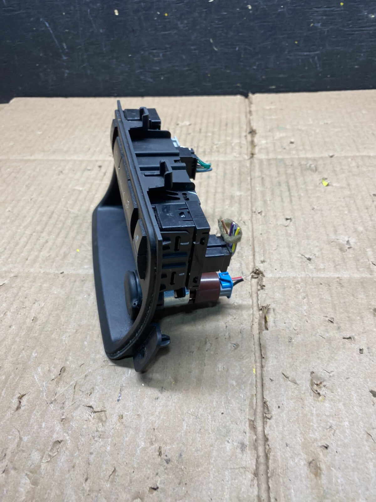 2008 2016 GMC Acadia Traverse Center Console Switch Panel Bezel Outlet L5426 DG2