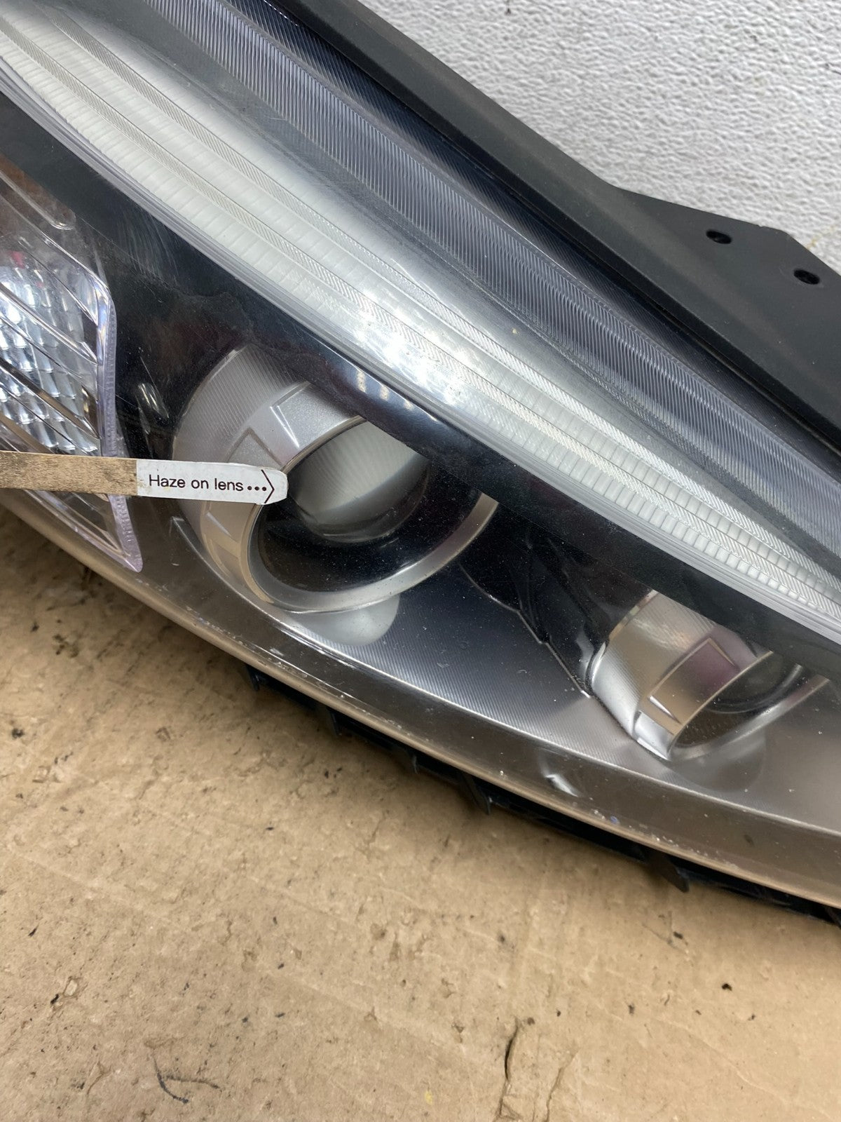 2016 to 2018 Kia Sorento Right Passenger RH Side Headlight Halogen AE6544 DW4