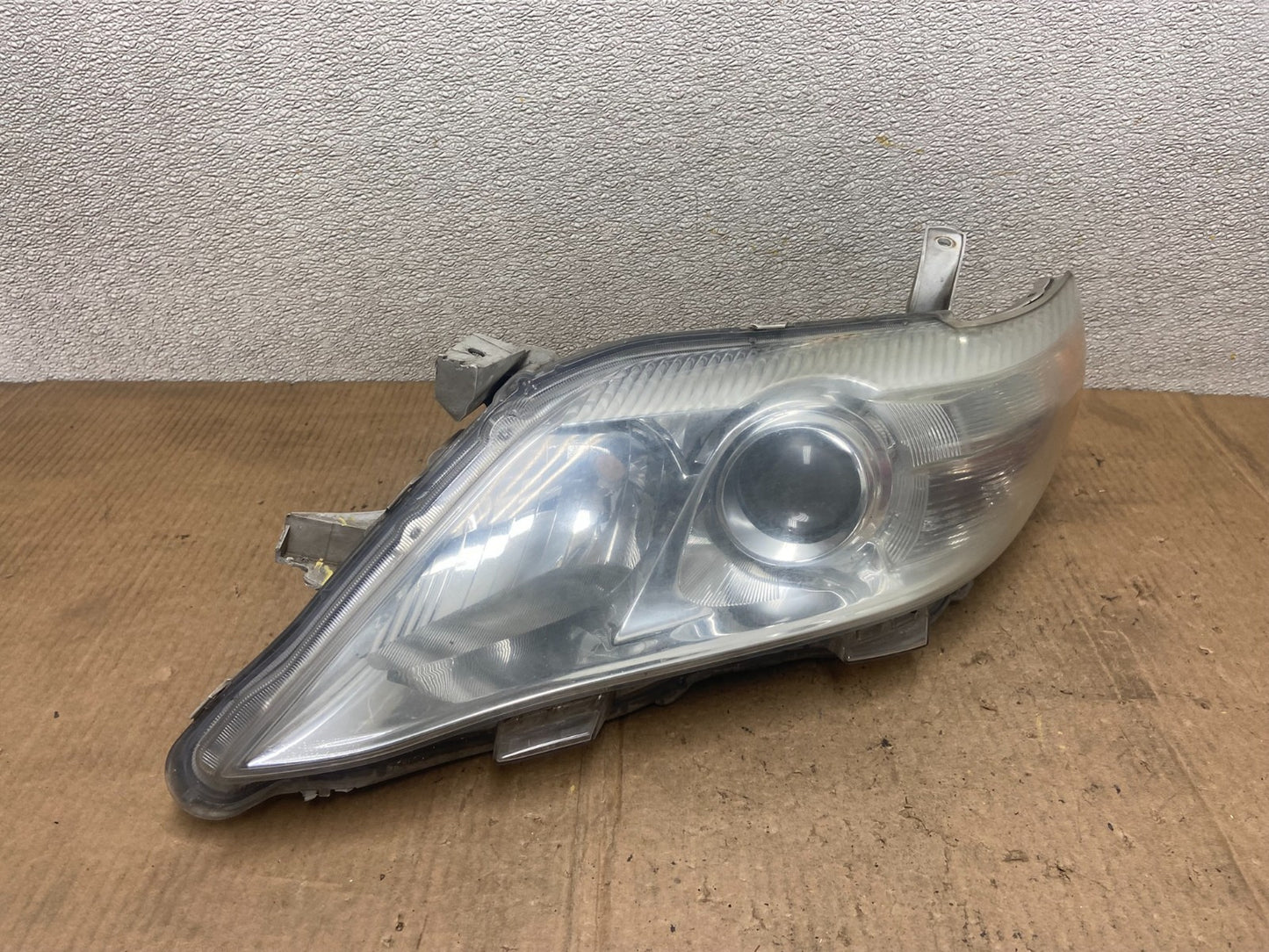 2010 - 2011 Toyota Camry Left Driver LH Halogen Headlight AA6893 DW2