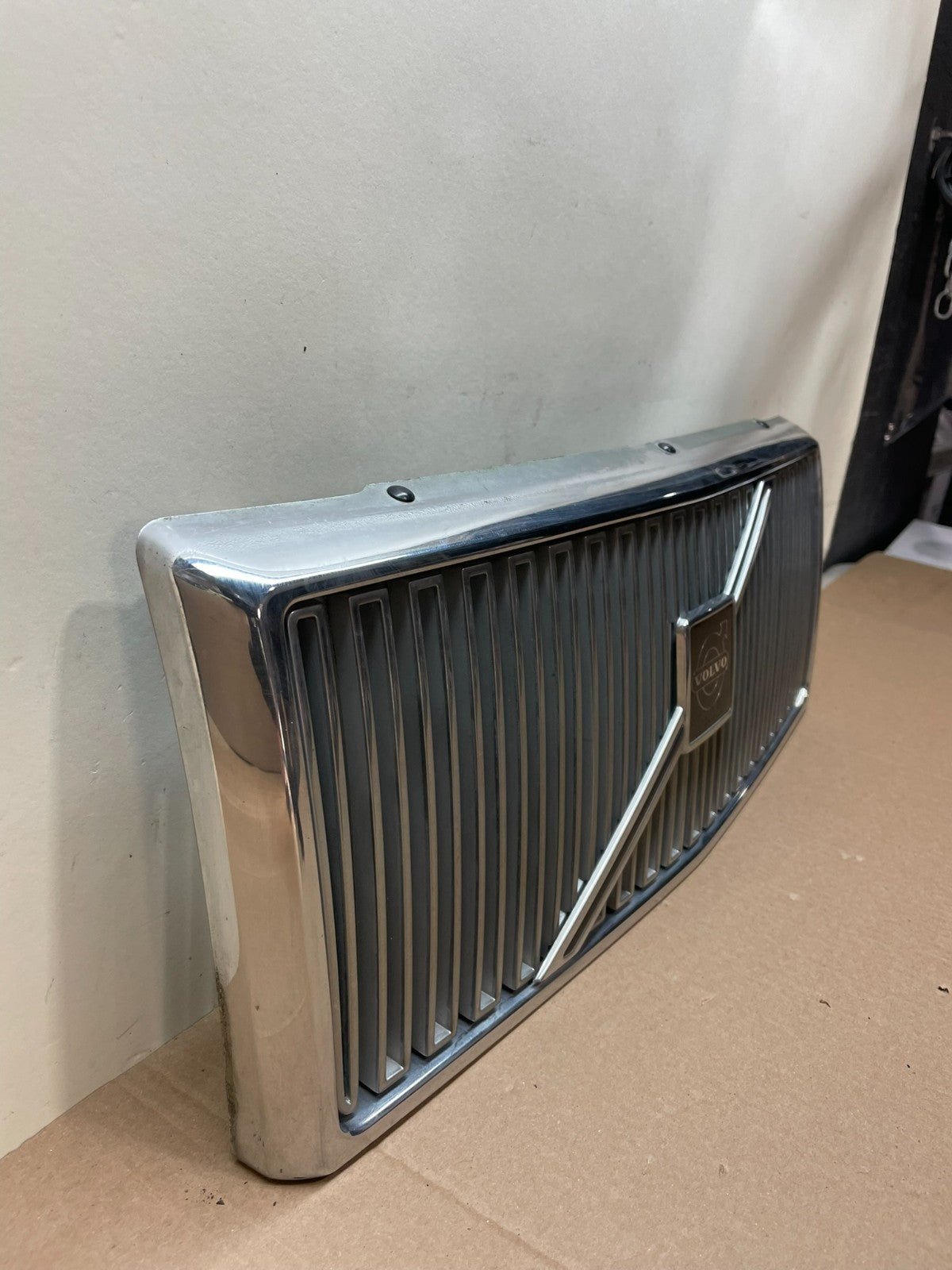 1990 1991 1992 Volvo 740 745 940 Front Upper Grill Grille AI8606 DG2