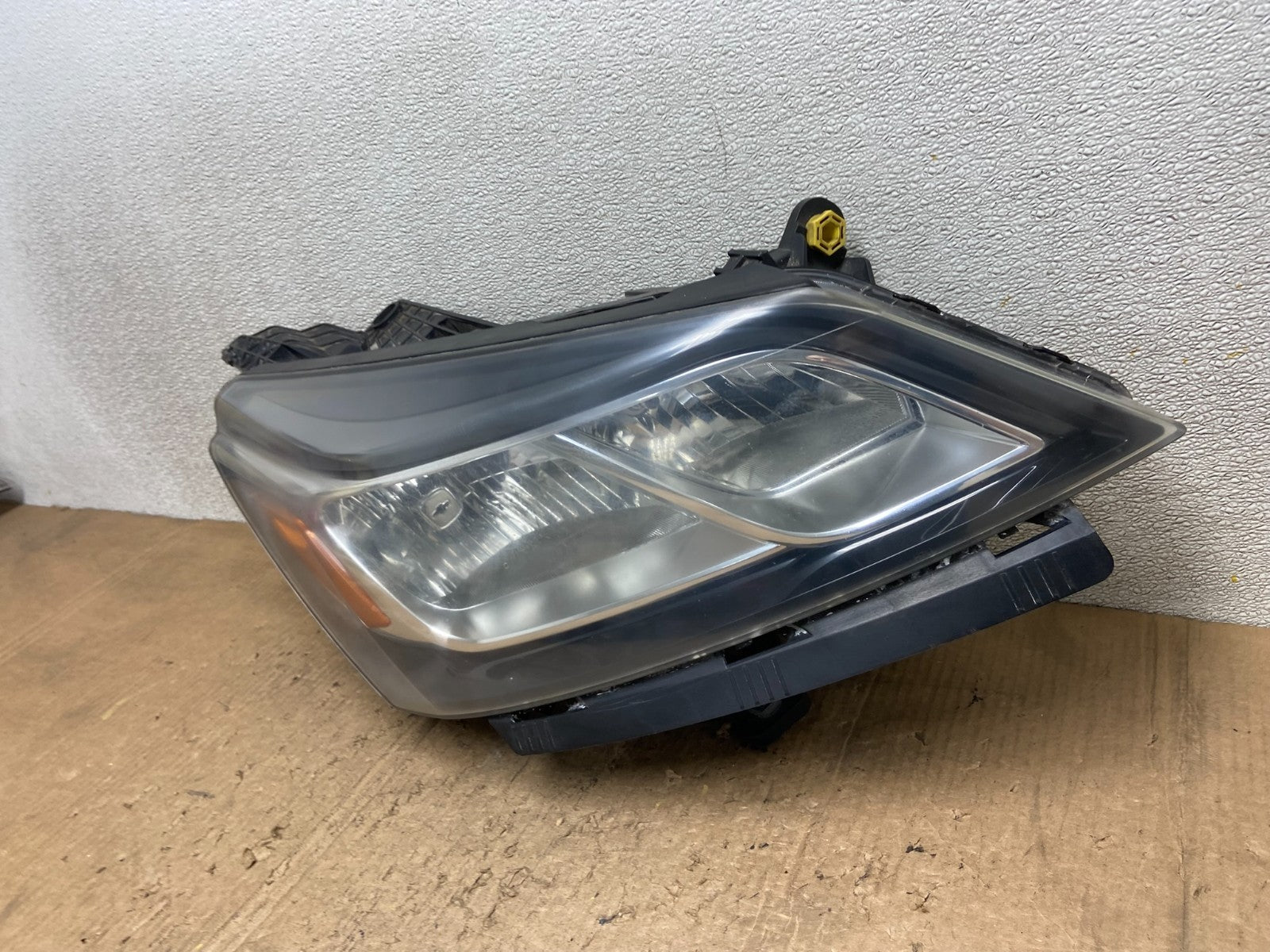 2013-2017 Chevrolet Traverse Right Passenger Side Halogen Headlight AA8413 DW1