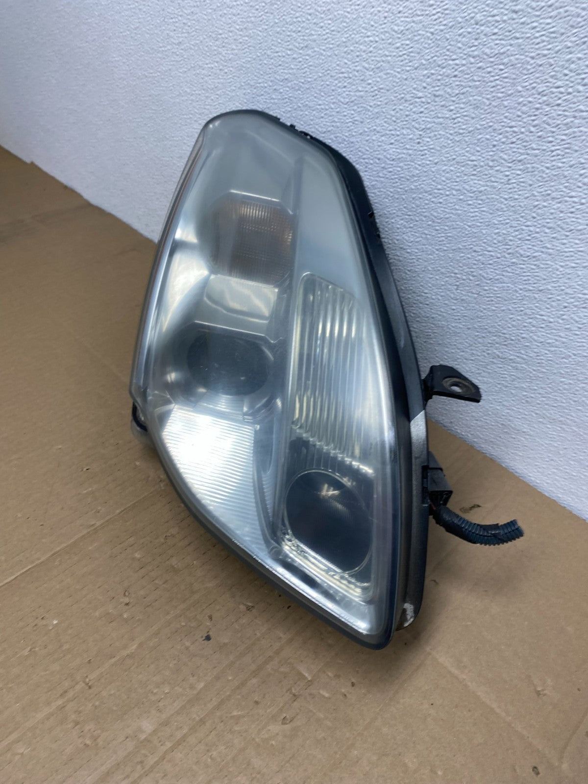 2004 2005 2006 Nissan Maxima Right Passenger Side Headlight Halogen AB8110 DW1