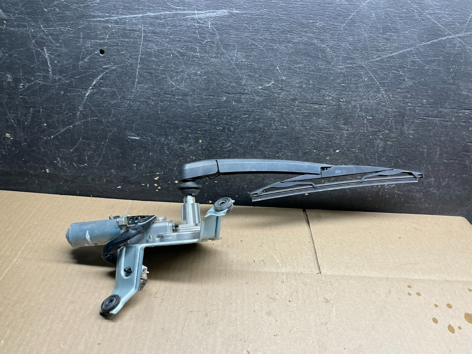 2014-2015 Kia Sorento Rear Glass Windshield Wiper Motor V9062 DG1