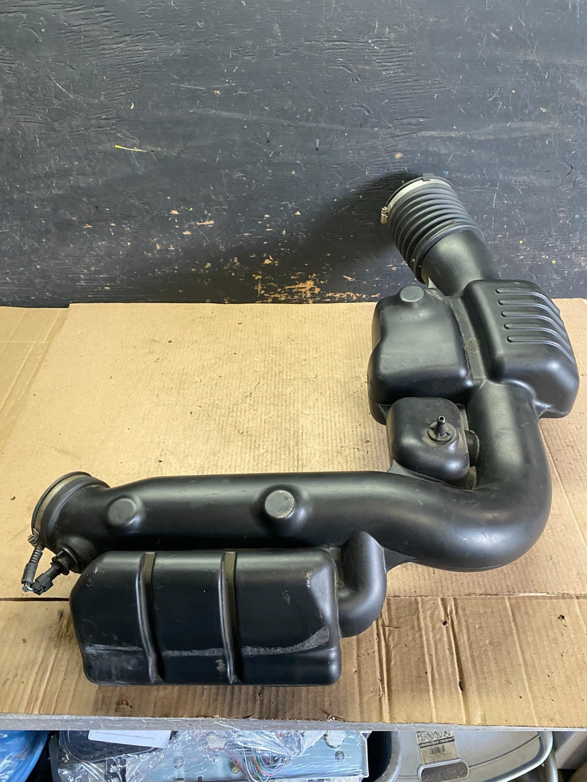 2011 - 2013 Dodge Durango 3.6L Resonator Air Intake Tube S9806 DG3