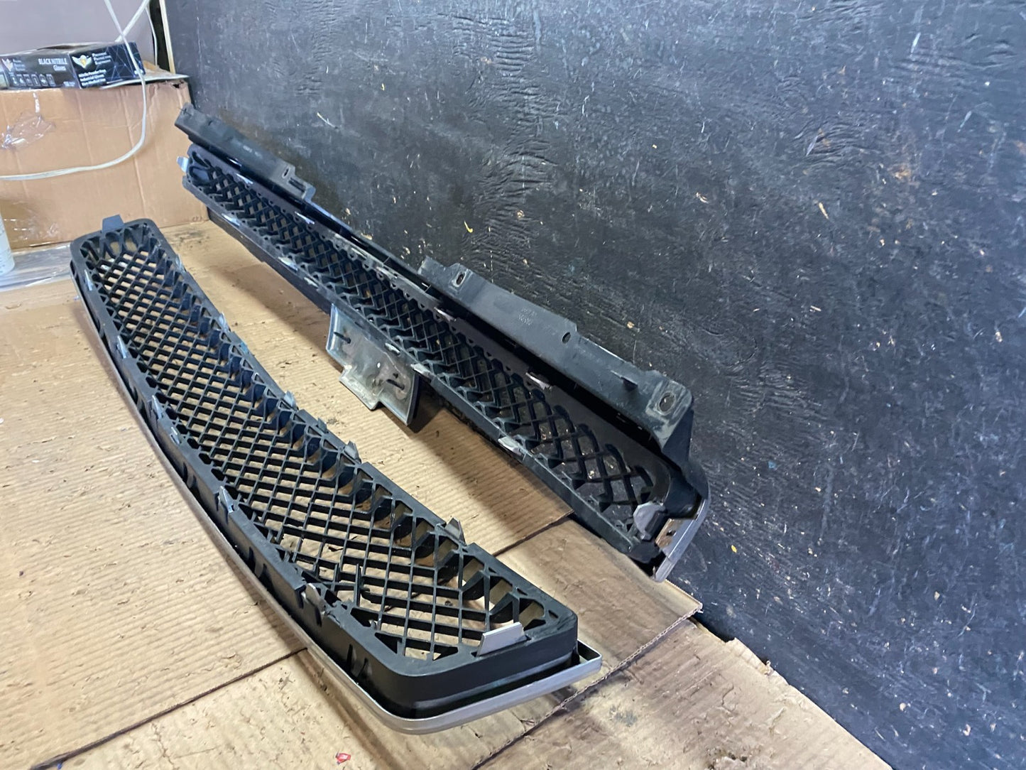 2007 to 2014 Chevrolet Avalanche Front Upper Lower Set Grill Grille Oem W9997 DG7