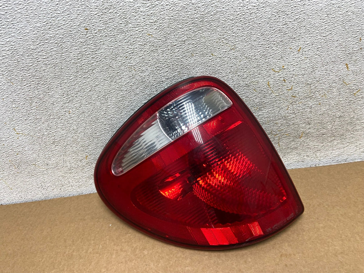 2004 to 2007 Dodge Grand Caravan Left Driver Lh Tail Light AI2544 LK0