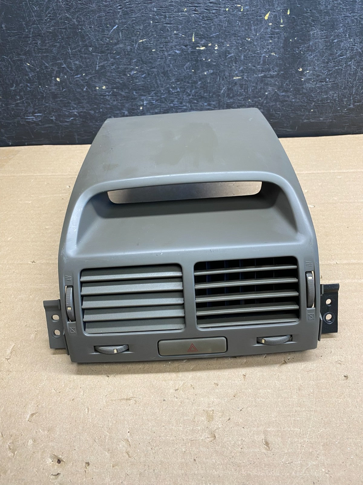 2006 2007 2008 Suzuki Grand Vitara Center Console Air Vent AG5192 DG0