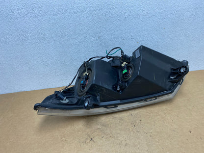 2009 to 2014 Volkswagen Routan Right Passenger Halogen Headlight AD5236 DW5