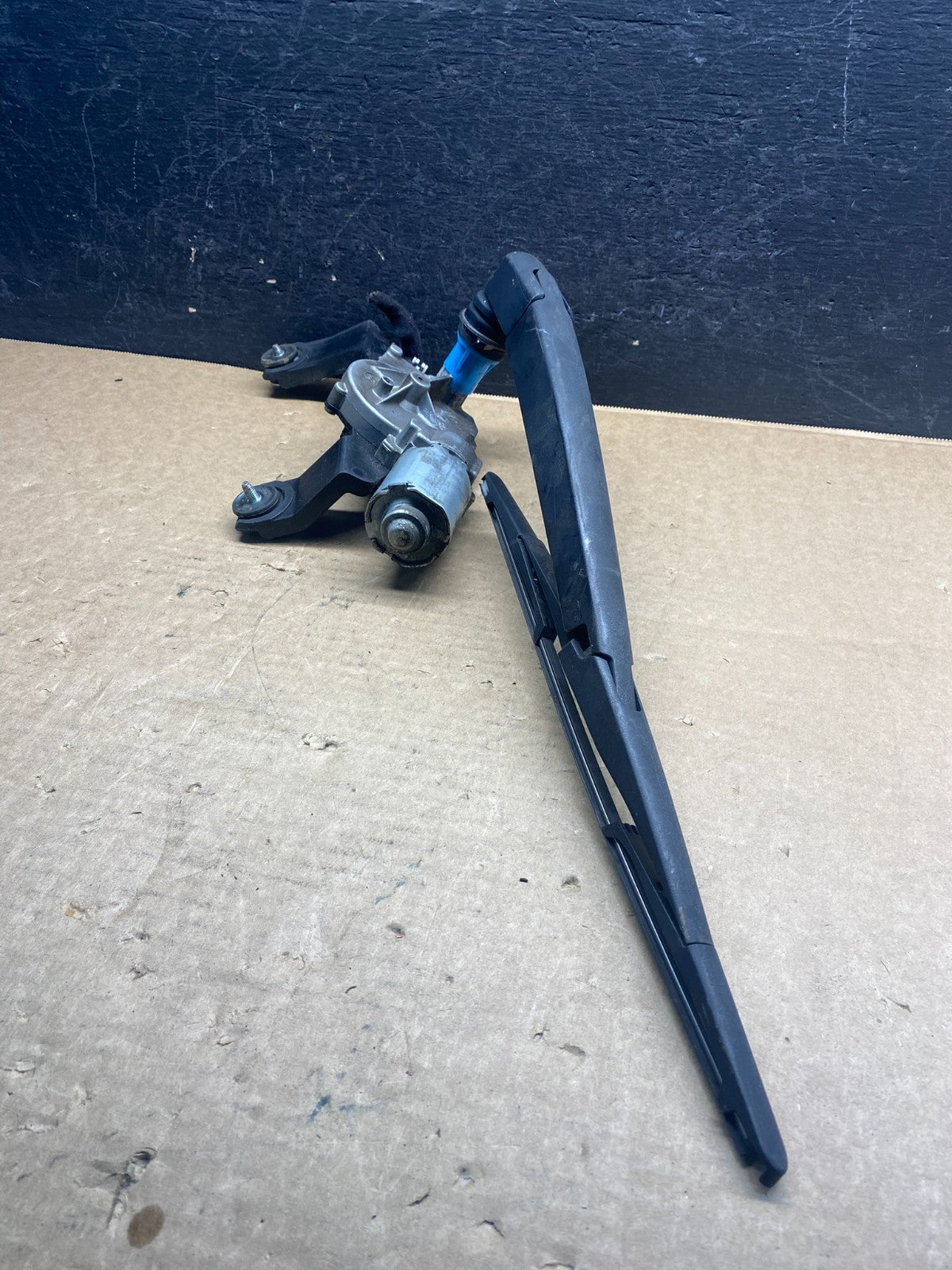 2013 - 2017 Hyundai Santa Fe Rear Glass Windshield Wiper Motor af6661 DG2