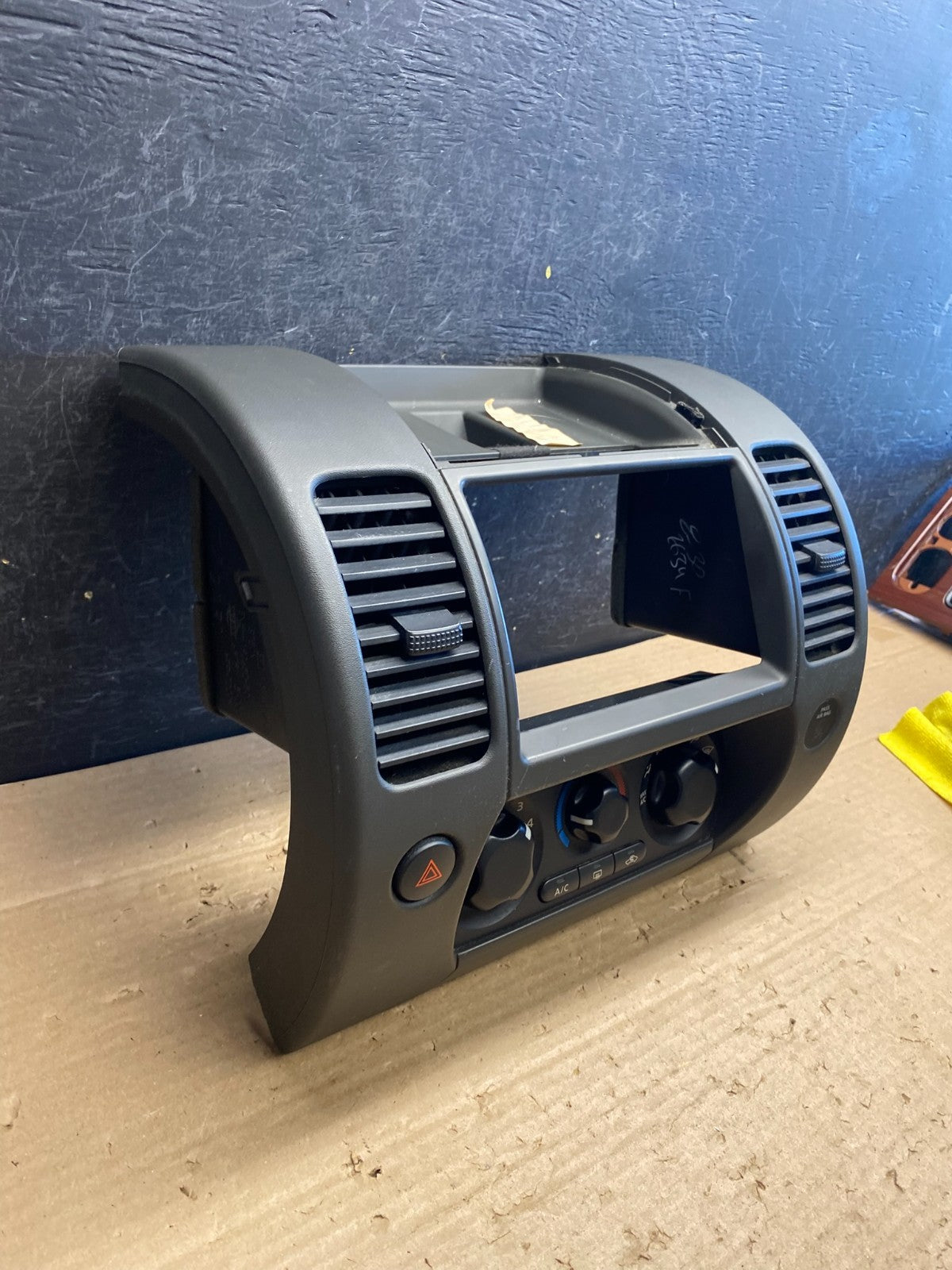 2005-2008 Nissan Pathfinder Radio A/C Heat Temperature Climate Control AG8373 DG1